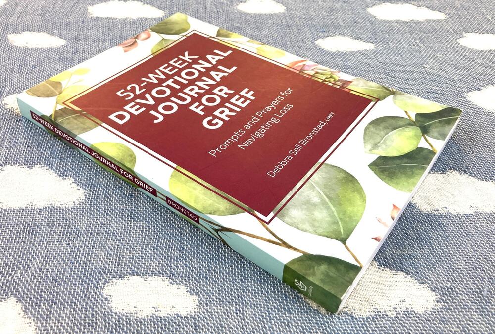 52 Week Devotional Journal for Grief Softcover ISBN 9781638076544